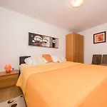 Apartamento With Parking Space Barbat, Rab - 23817