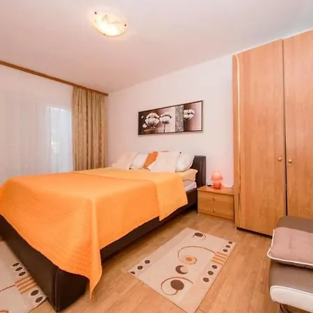 With Parking Space Barbat, Rab - 23817 Appartamento Rab Town