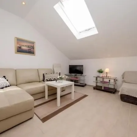 Apartmán With Parking Space Barbat, Rab - 23817 Rab Town
